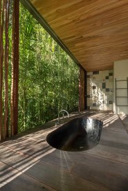 Indeed, a relaxing bath in this tub would be a particularly unique way to commune with the surrounding wildlife.